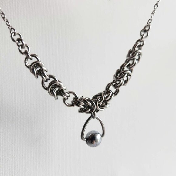 Gothic hematite dangly silver chainmaille choker necklace - Picture 9 of 9